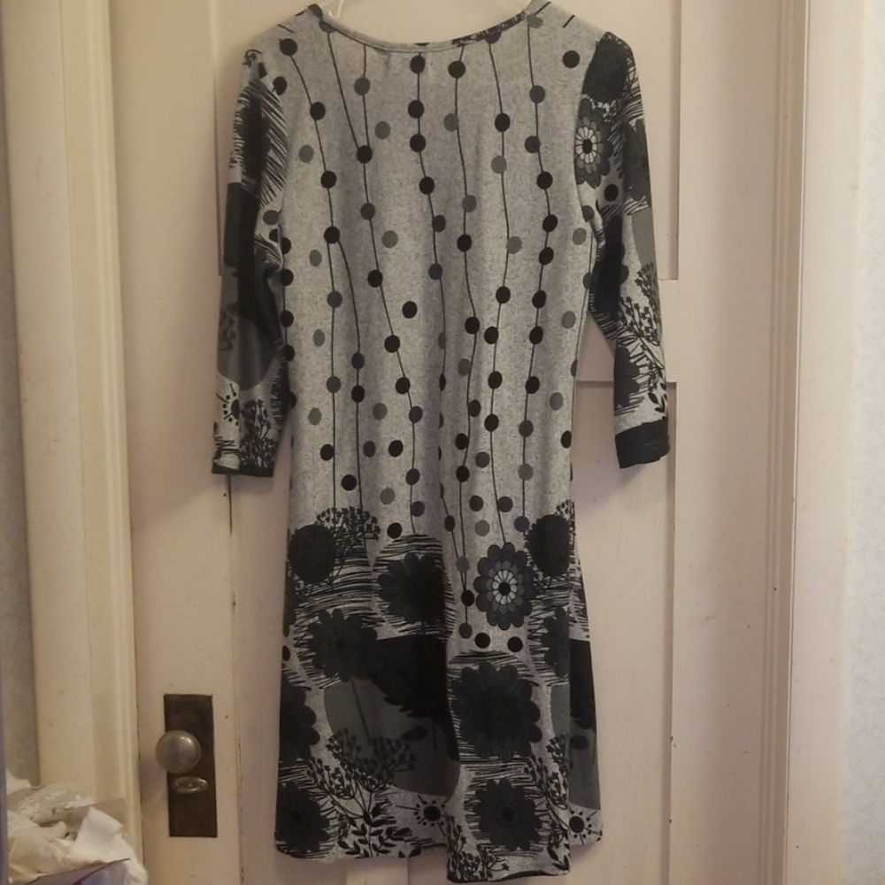 Nwt 3/4 sleeve grey print scoop neck dress - Picture 4 of 8